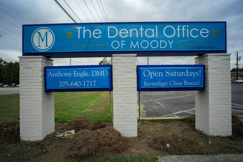 Dental Office of Moody Roadsign